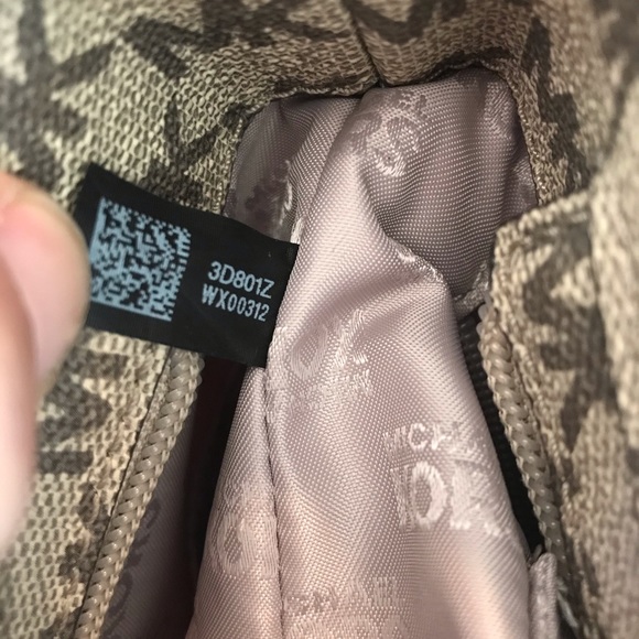 Michael Kors Large Messenger Crossbody - Picture 6 of 6